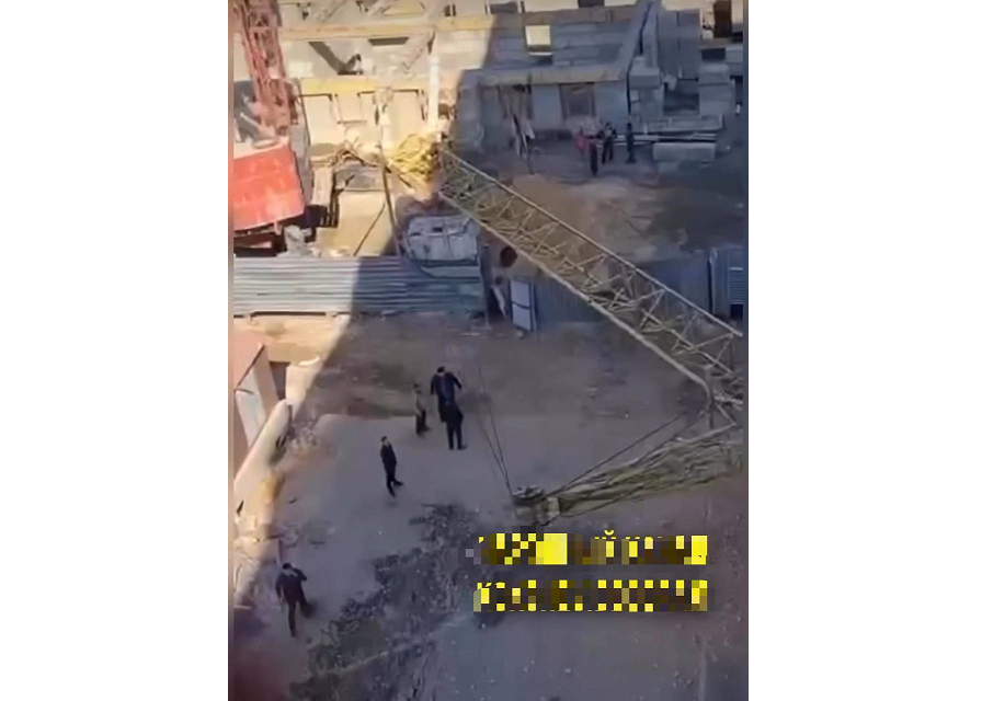 كوكشەتاۋدا مۇنارا كرانى قۇلاپ, ەر ادام قايتىس بولدى