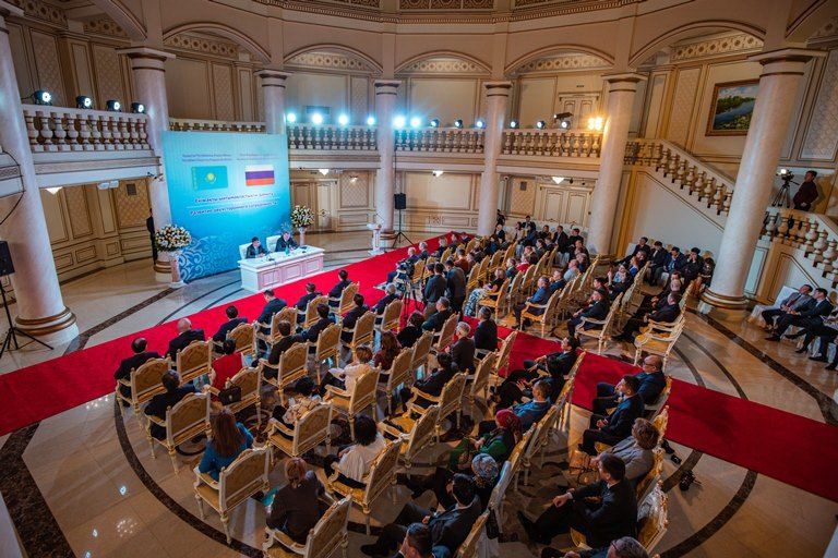 كورشىلەر اراسىنداعى بايلانىس