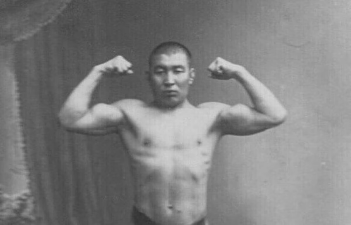 بۇگىن كۇش اتاسى - قاجىمۇقان مۇڭايتپاس ۇلىنىڭ تۋعان كۇنى