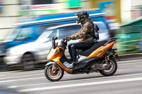 الماتىدا موپەد جۇرگىزۋشىلەرى 11 ملن تەڭگەگە جۋىق ايىپپۇل ارقالادى