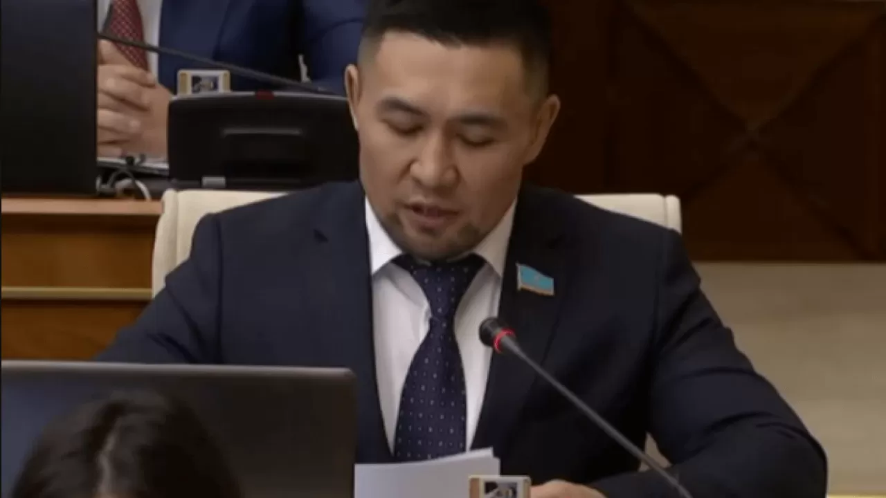 لگبت يدەولوگياسى ۇلتتىق قۇندىلىقتاردىڭ توز-توزىن شىعارادى - ارداق نازاروۆ