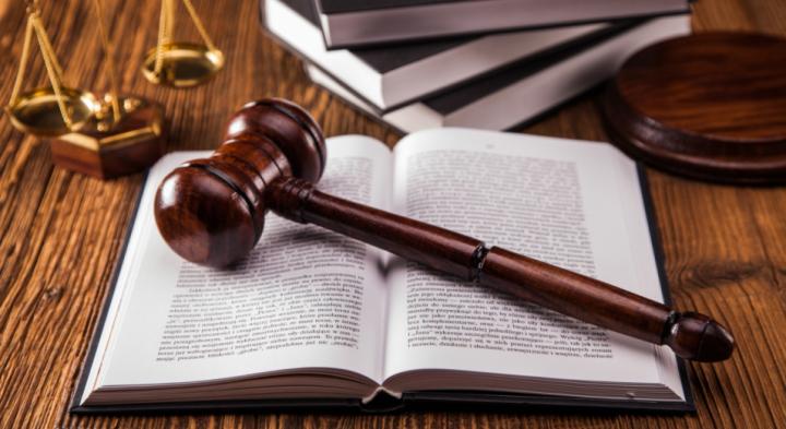 اكىمشىلىك قۇقىق تۋرالى كىتاپ