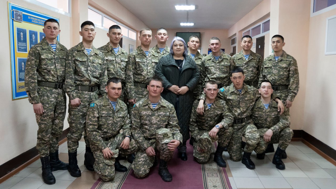 جاعدايىڭ قالاي, جاس سارباز؟