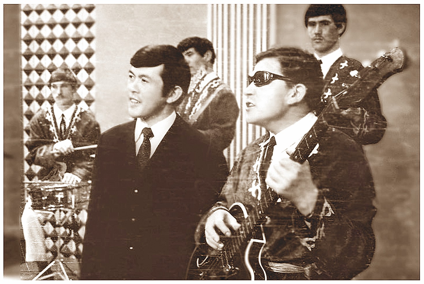 «انا تۋرالى باللادا» بۇل ءاننىڭ العاشقى ءماتىنى باسقاشا بولعان