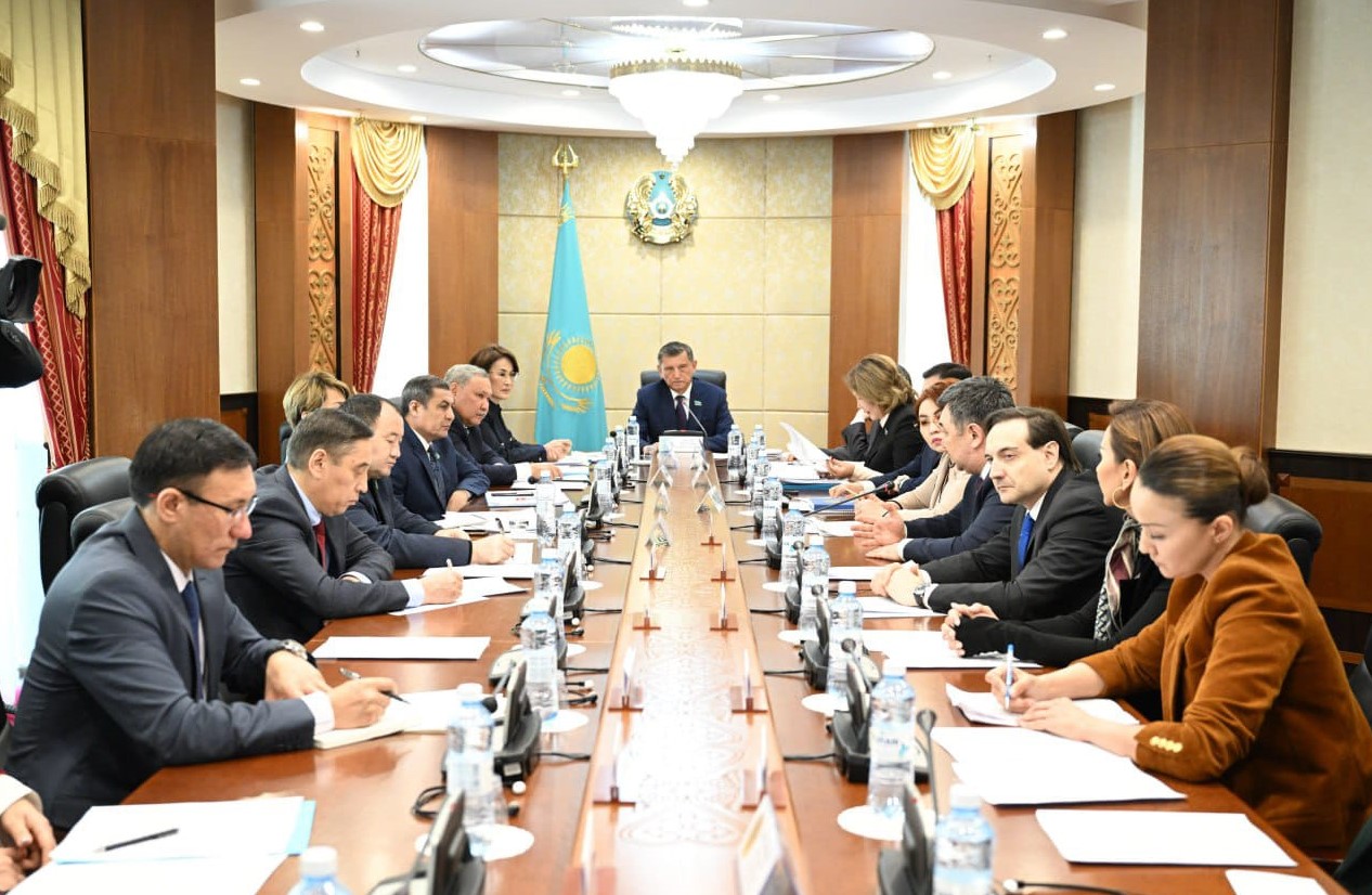 باق-تاعى ۇلتتىق يدەولوگيا: جاڭا ۇدەرىستەر مەن باعىتتار