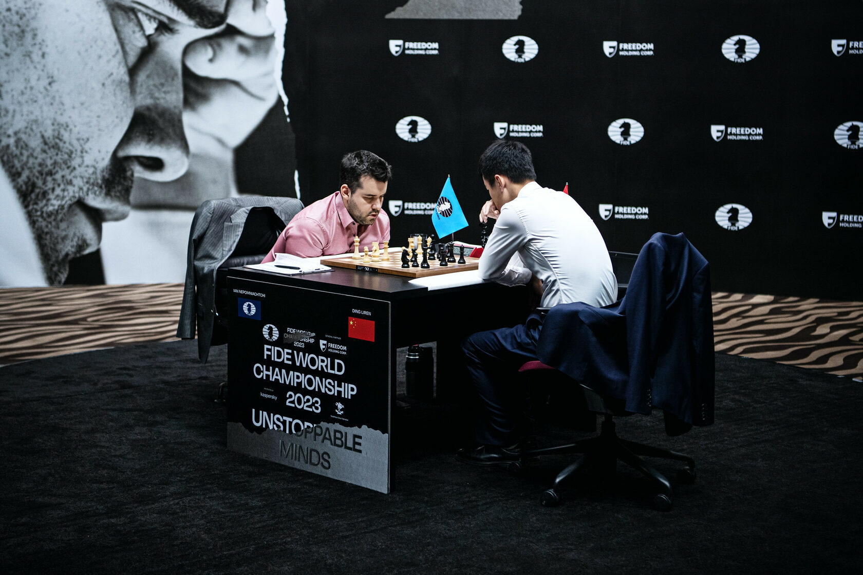 تاجگە تالاس قىزا ءتۇستى