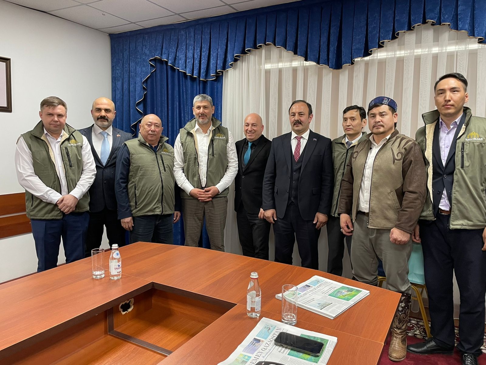 ازەربايجاننىڭ تانىمال اقىنى «Egemen Qazaqstan» رەداكتسياسىندا قوناقتا بولدى