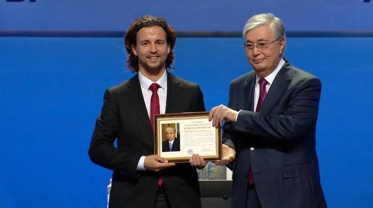 «مەن قازاقپىن»: «العا, پەتەربۋرگ» YouTube-كانالىنىڭ اۆتورى