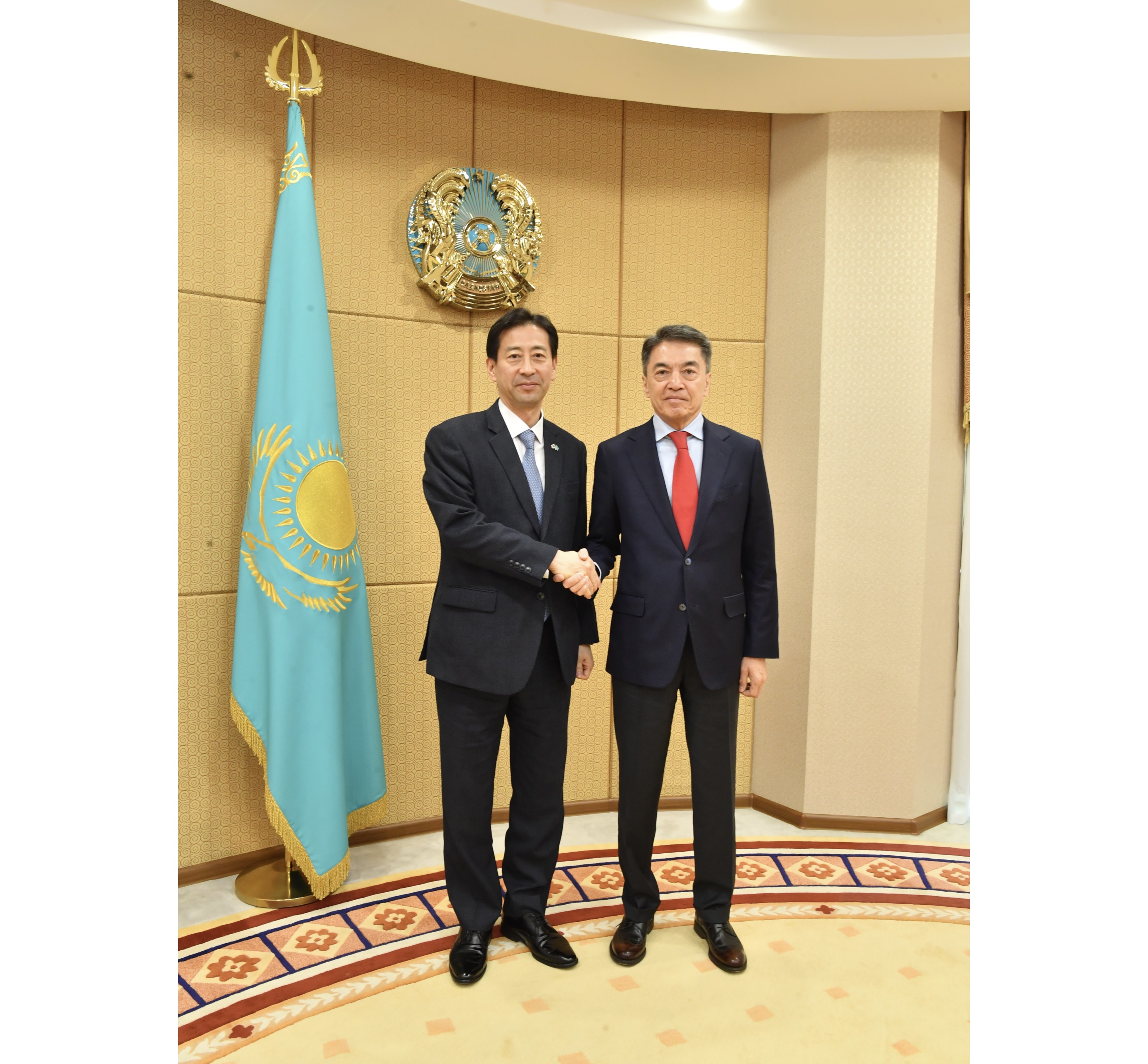 اسقار شاكىروۆ كورەيانىڭ قازاقستانداعى ەلشىسىمەن كەزدەستى