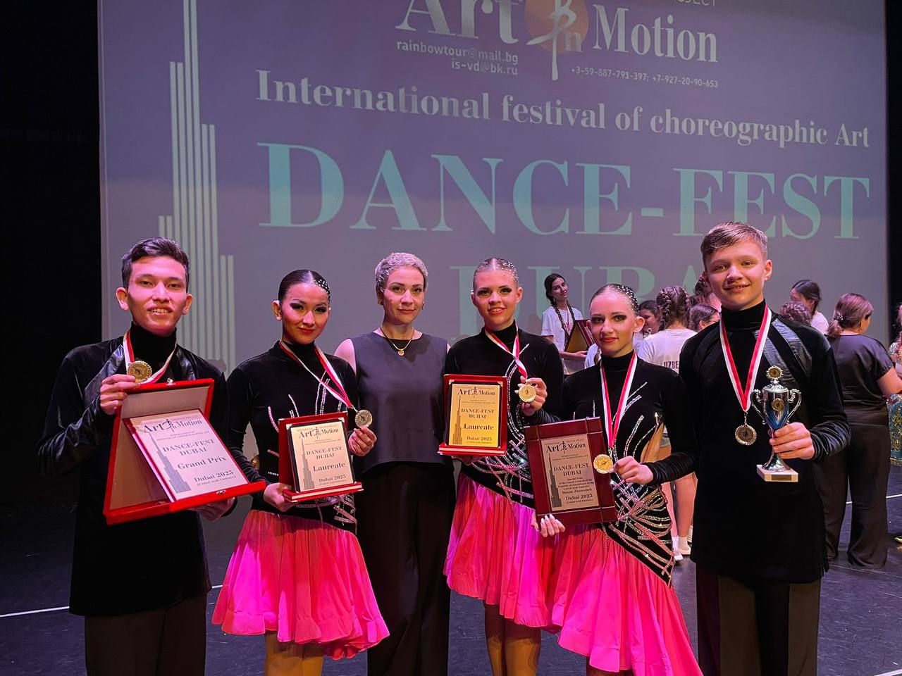 ينكليۋزيۆتى تەاتر بيشىلەرى دۋبايدا گران-پري الدى