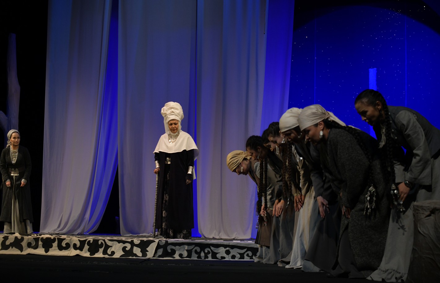 «اكەمتەاتر» اكەلگەن تارتۋ