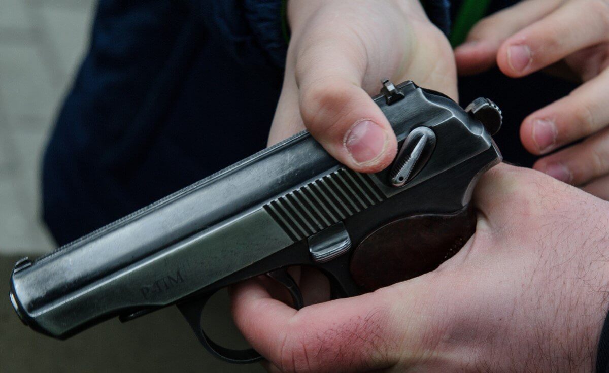 «3 ملن ۇتىلىپ, 4 ملن تەڭگە الىپ كەتتى». ويىن كلۋبىن ويىنشىق قارۋمەن توناعان جىگىت سوتتالدى