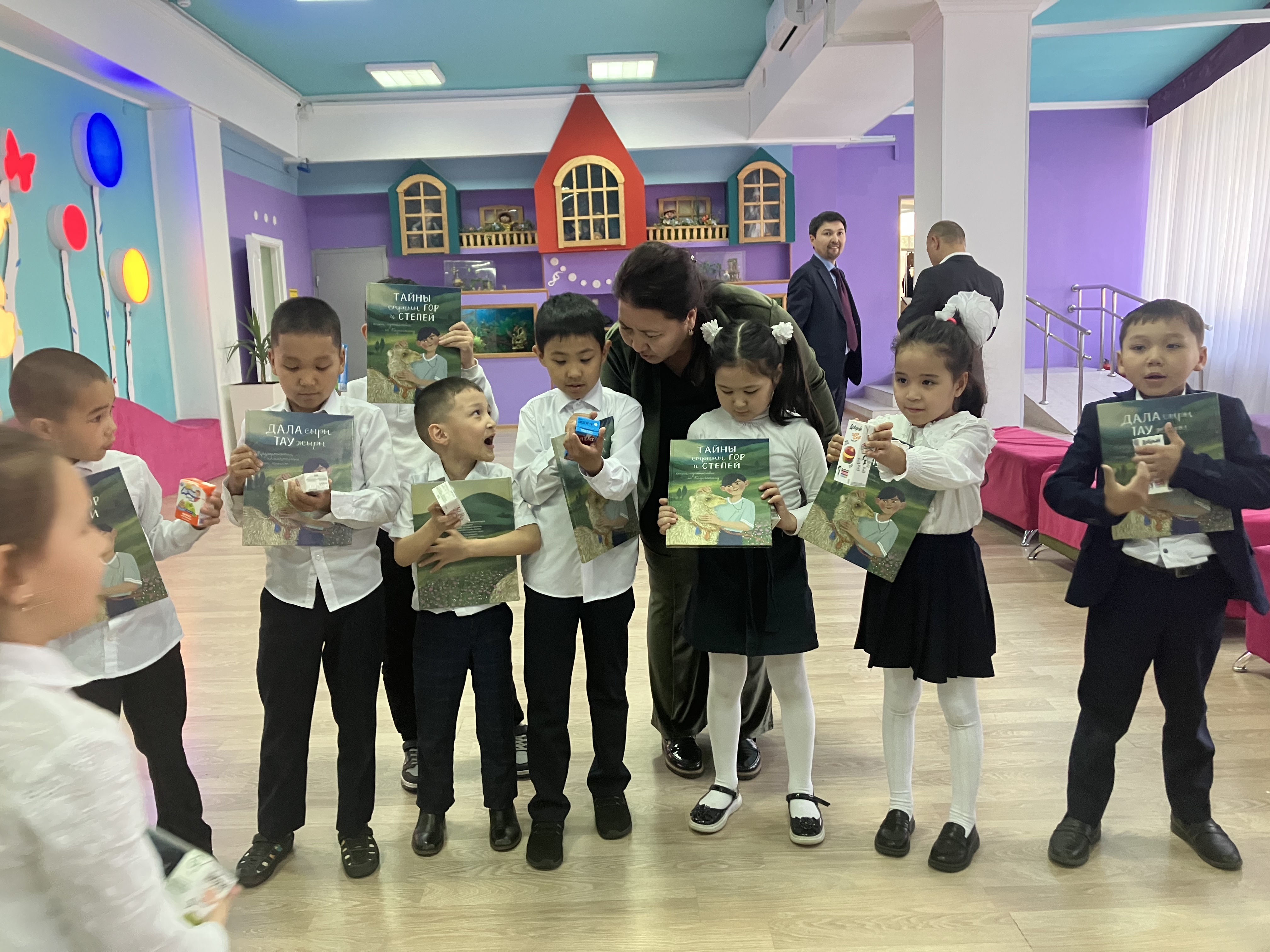 «دالا سىرى, تاۋ جىرى» بالالارعا ارنالعان كىتاپ جارىق كوردى