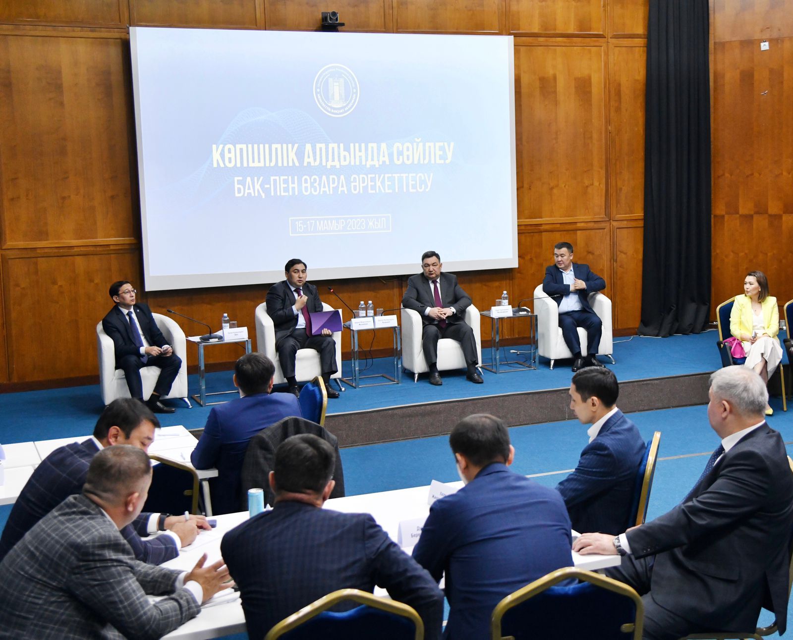 مەملەكەتتىك قىزمەتشىلەر كوممۋنيكاتيۆتىك داعدىلارىن دامىتىپ جاتىر