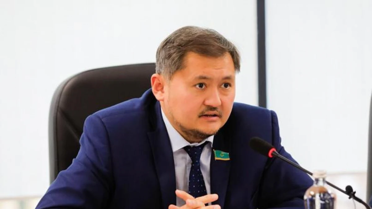 عىلىمي ينستيتۋت باسشىلارى قارتايىپ بارادى - ساياسات نۇربەك