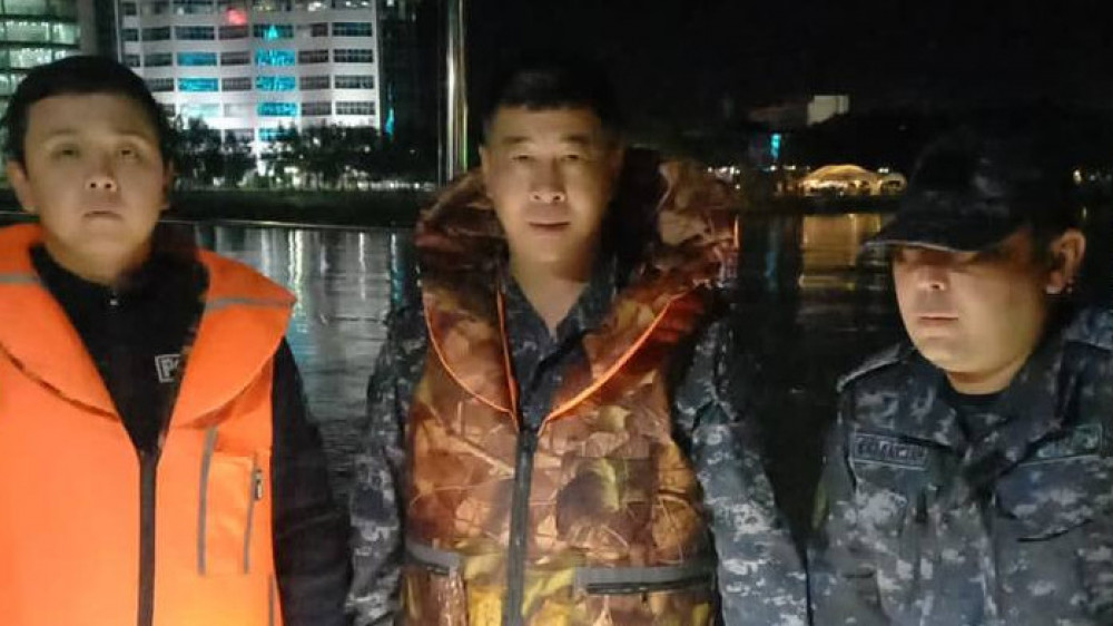 اتىراۋدا ءجاسوسپىرىم كوپىردەن سەكىرىپ كەتتى