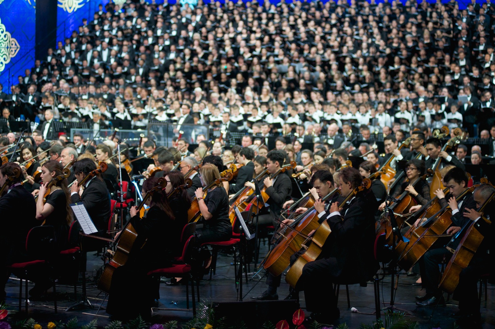 مىڭ جۇرەكتە كۇمبىرلەگەن كۇي-اۋەن