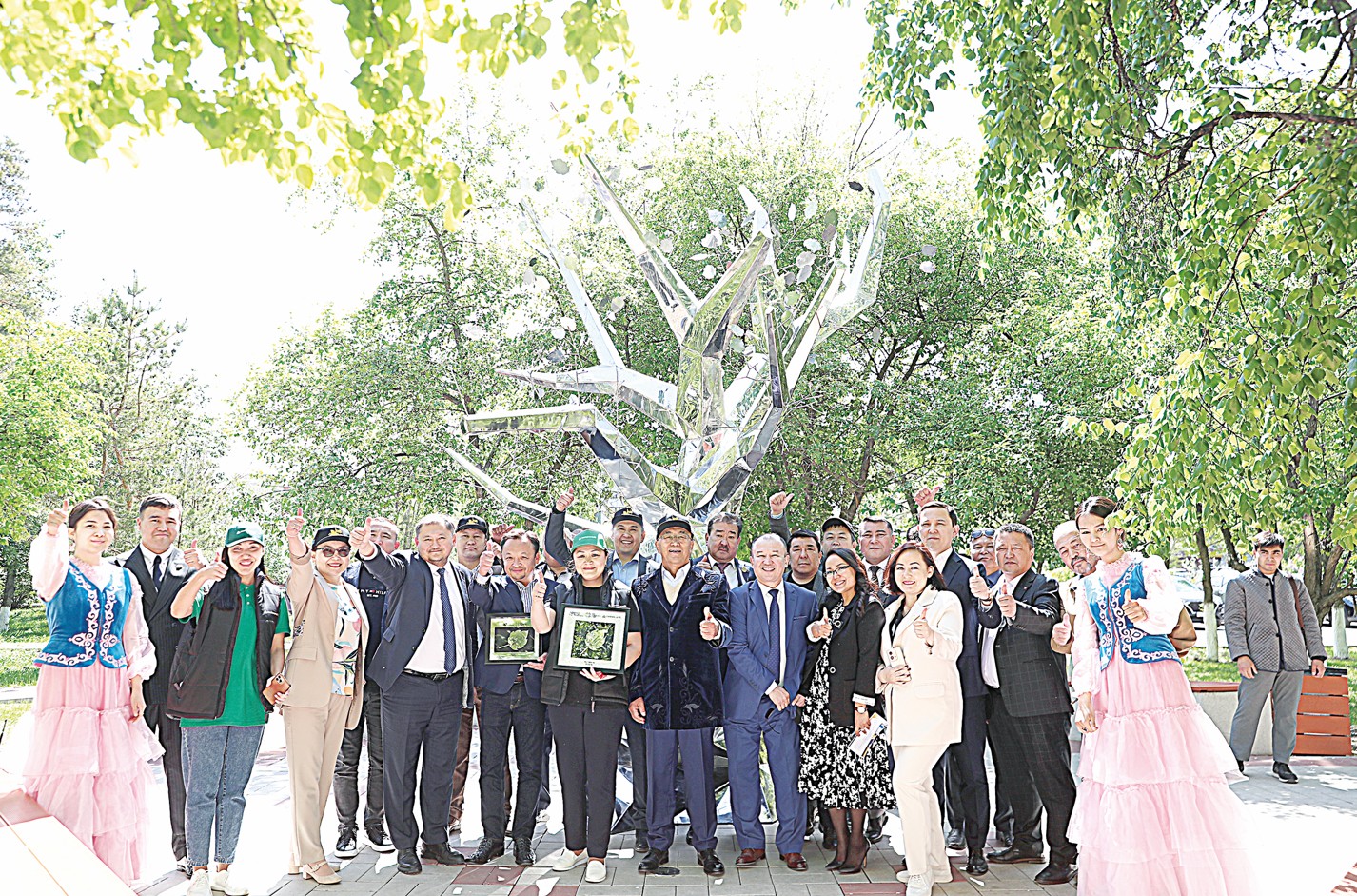 ۇلتتىق ۋنيۆەرسيتەت تۇلەكتەرىن جينادى