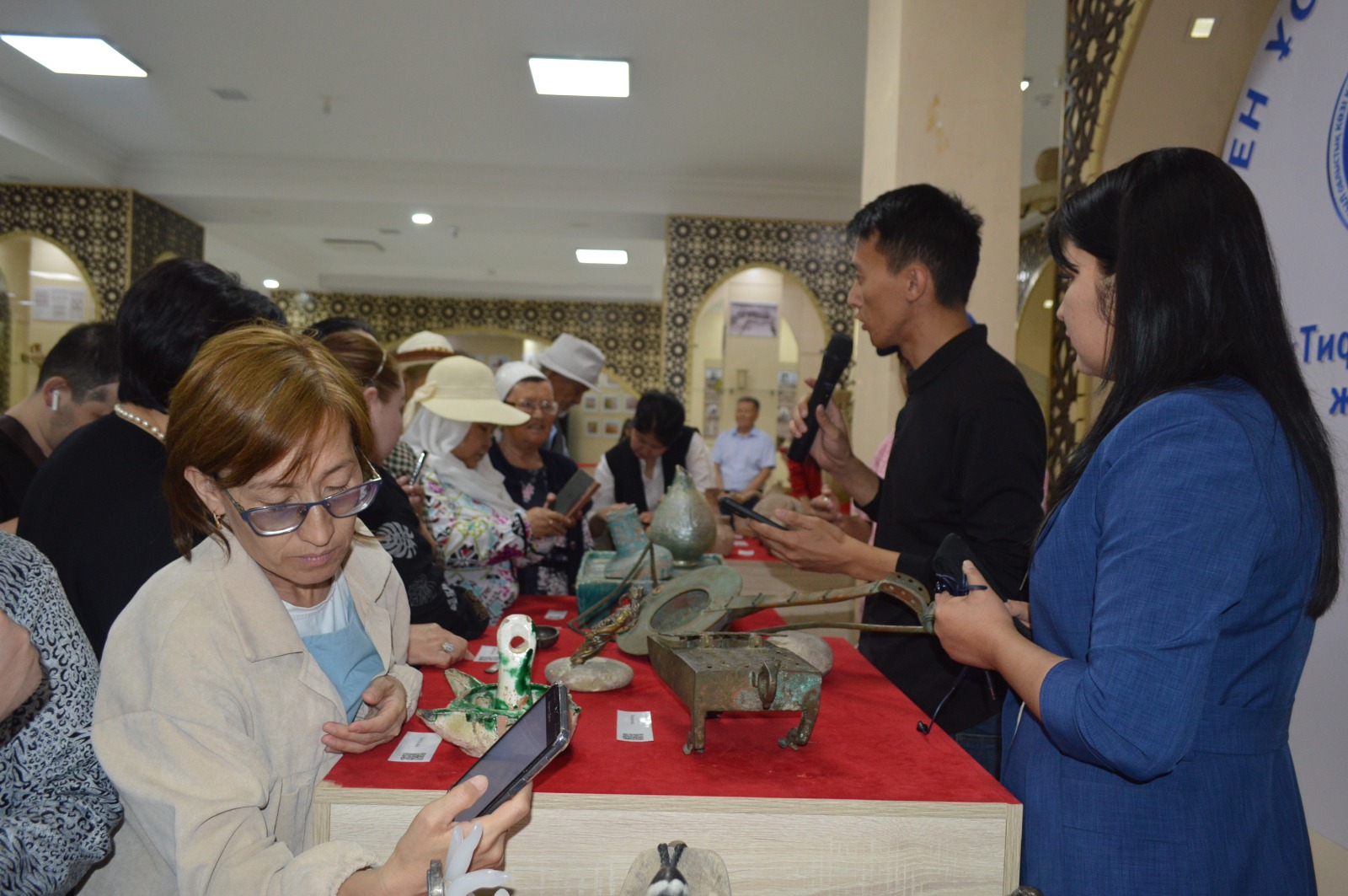 قولىڭمەن ۇستاپ, جۇرەكپەن سەزىن