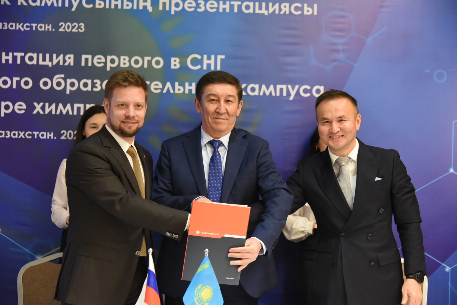 تۇلەكتەر قوس ۋنيۆەرسيتەتتىڭ ديپلومىن الادى