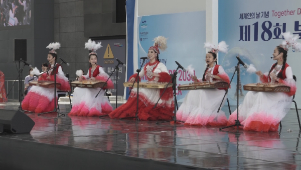 قازاق ءانى كورەي كوگىندە اۋەلەدى