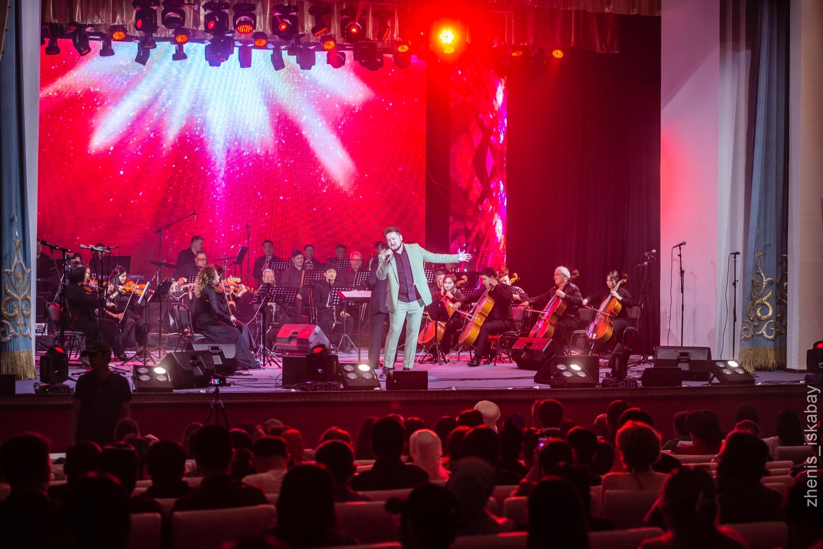 سيمفونيالىق وركەستر سالتاناتى