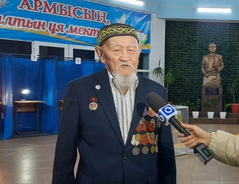 توقسانداعى قاريانىڭ  بيلىككە بازىناسى