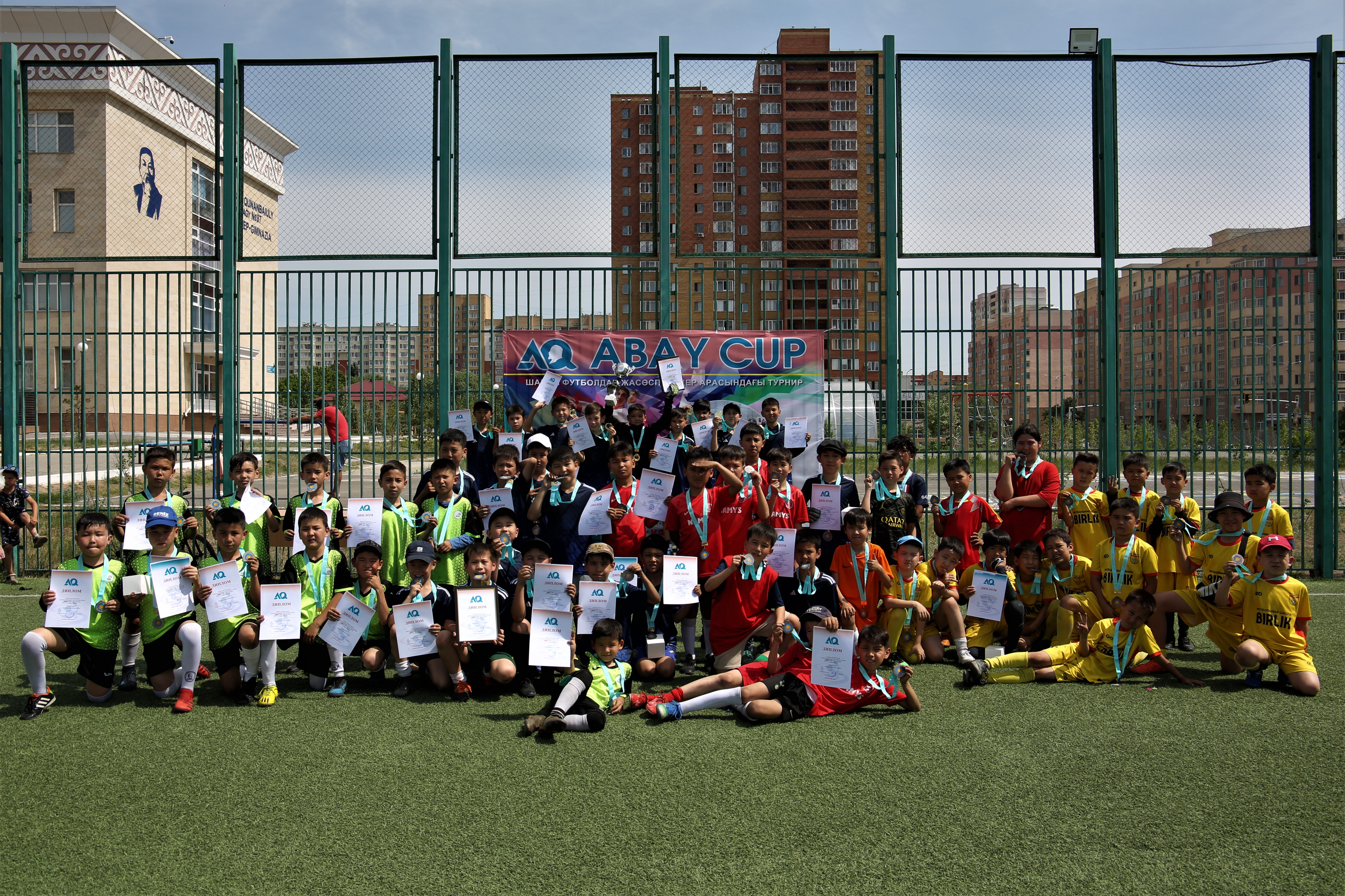 «اباي» مەكتەبى توپ جاردى