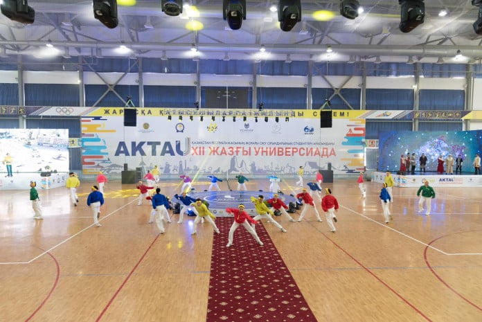 ۋنيۆەرسيادا جالاۋىن كوتەردى