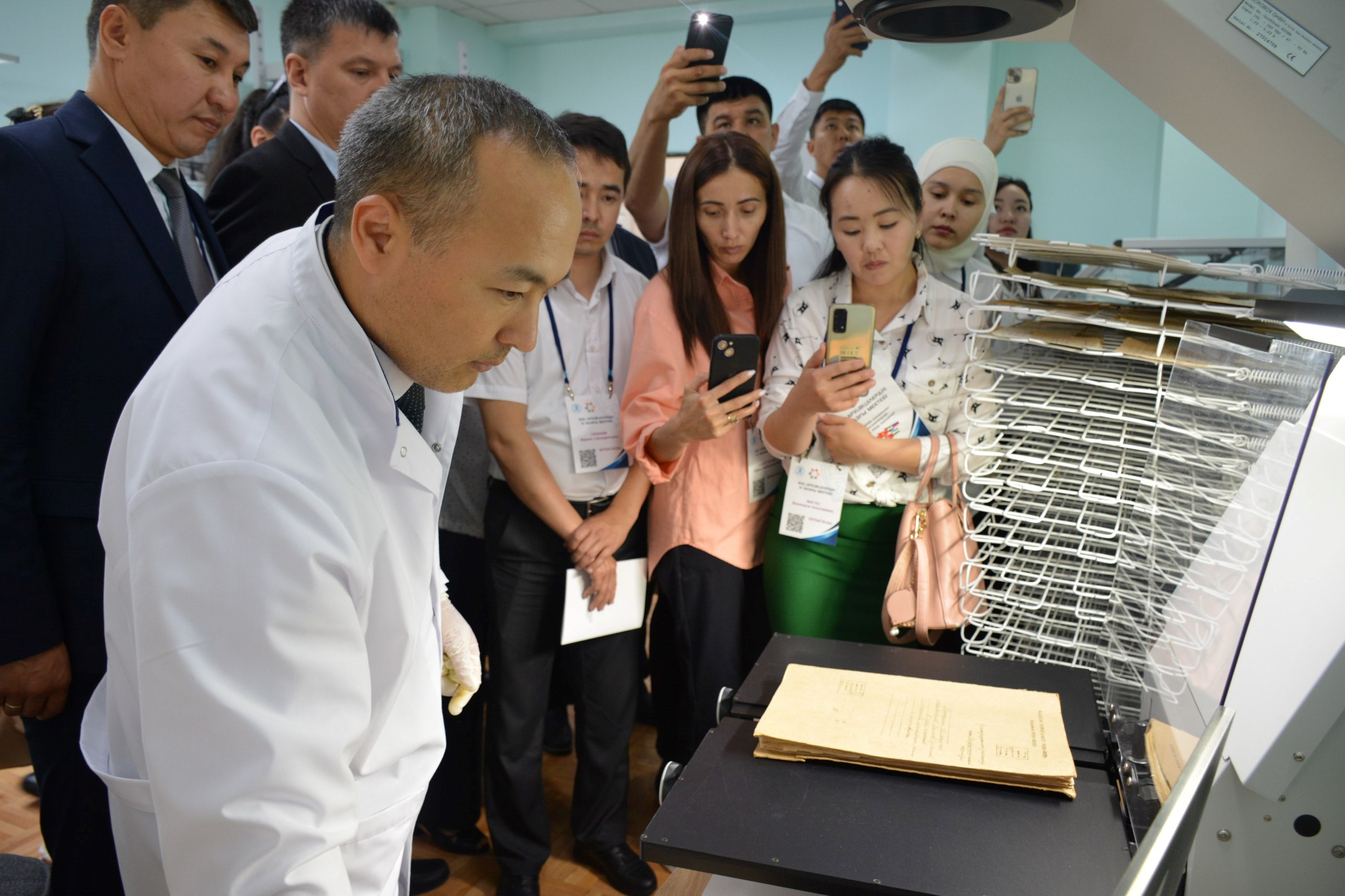 ارحيۆ ءىسىنىڭ وزىق ادىستەرىن يگەرەدى