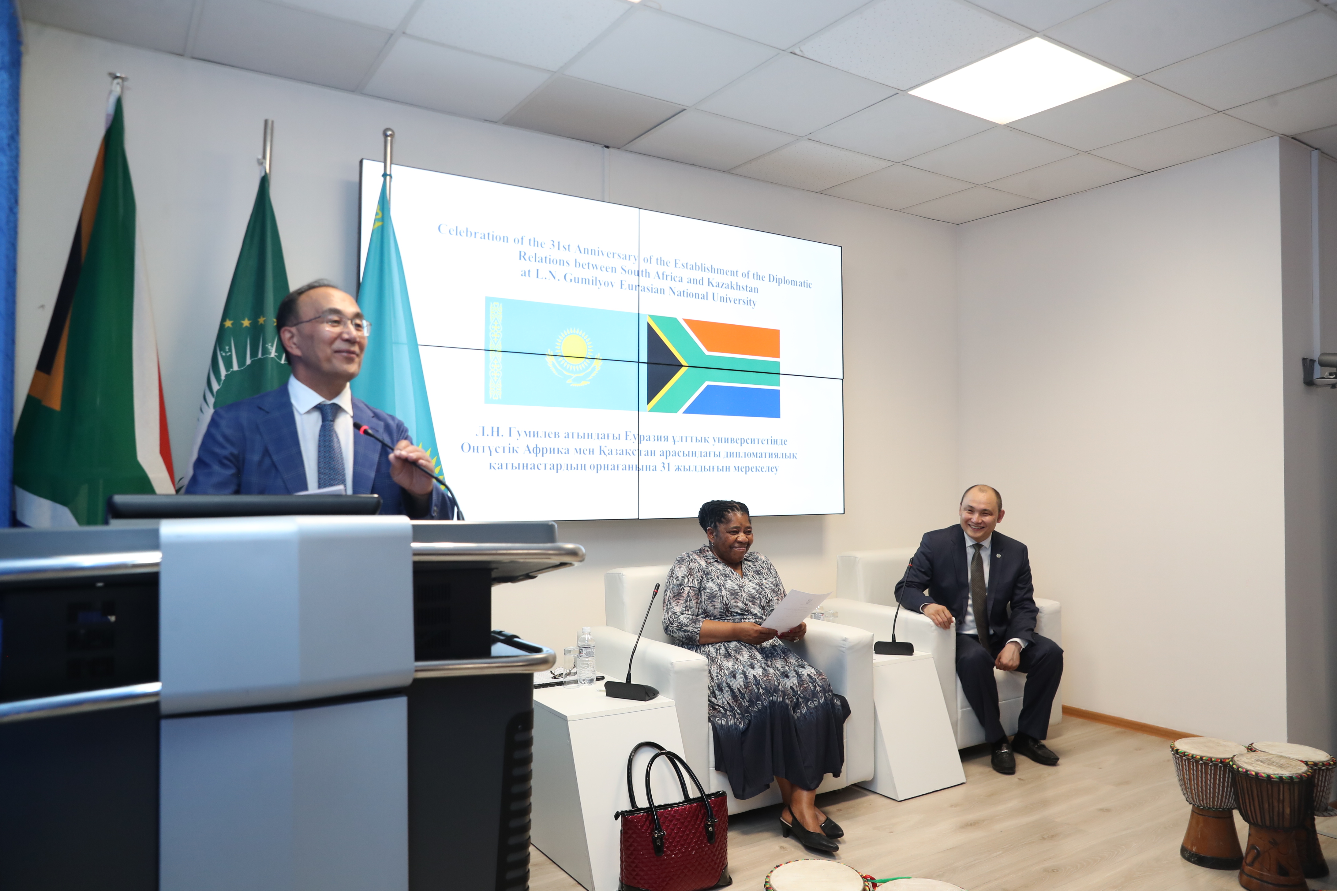 دوستىق پەن ىنتىماقتاستىققا نەگىزدەلگەن قارىم-قاتىناس