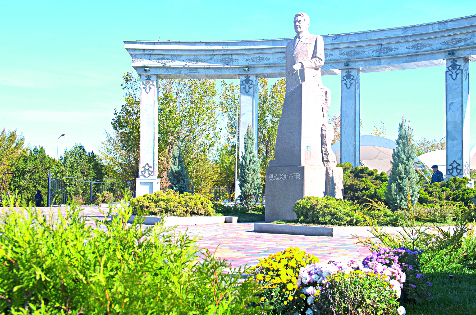 قاناتىن قومداعان قوناەۆ