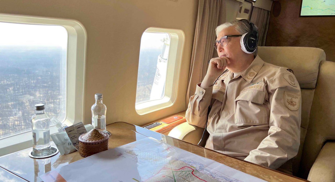 پرەزيدەنت اباي وبلىسىنداعى ءورت اۋماعىن تىكۇشاقپەن ارالاپ شىقتى