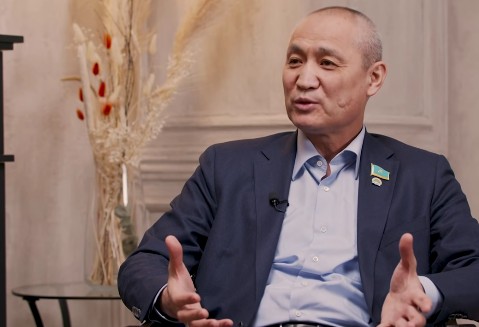 يدەولوگيانىڭ تامىرى وزىمىزدە جاتىر