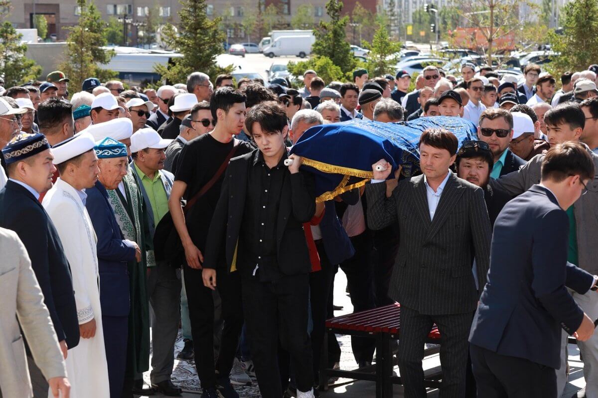 استانادا قۇدايبەرگەن ايتباەۆتى اقتىق ساپارعا شىعارىپ سالدى