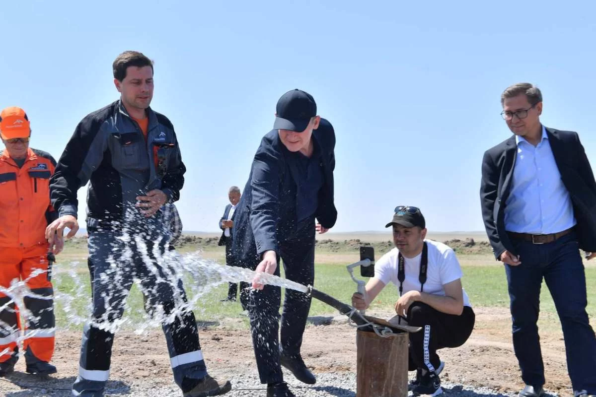 «ارسەلورميتتال تەمىرتاۋ» جاڭاجول اۋىلىن اۋىز سۋمەن قامتاماسىز ەتتى