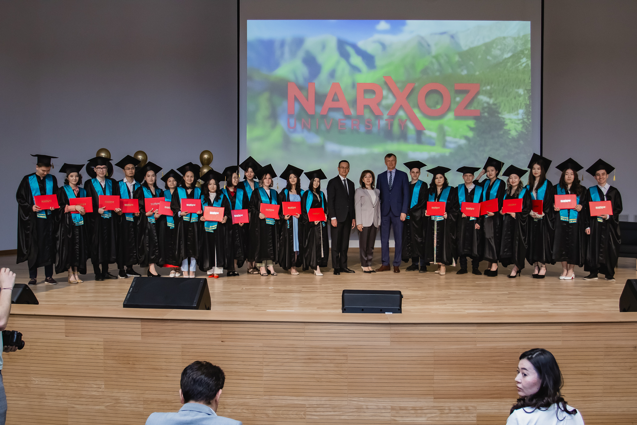 «قولدانبالى قارجى» ماگيستراتۋراسىنىڭ تۇلەكتەرىنە ديپلومدار تابىستالدى