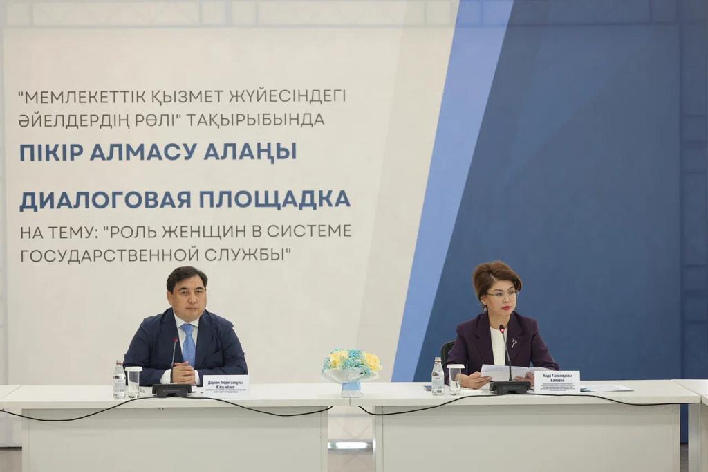 مەملەكەتتىك قىزمەتتەگى ايەلدىڭ ءرولى