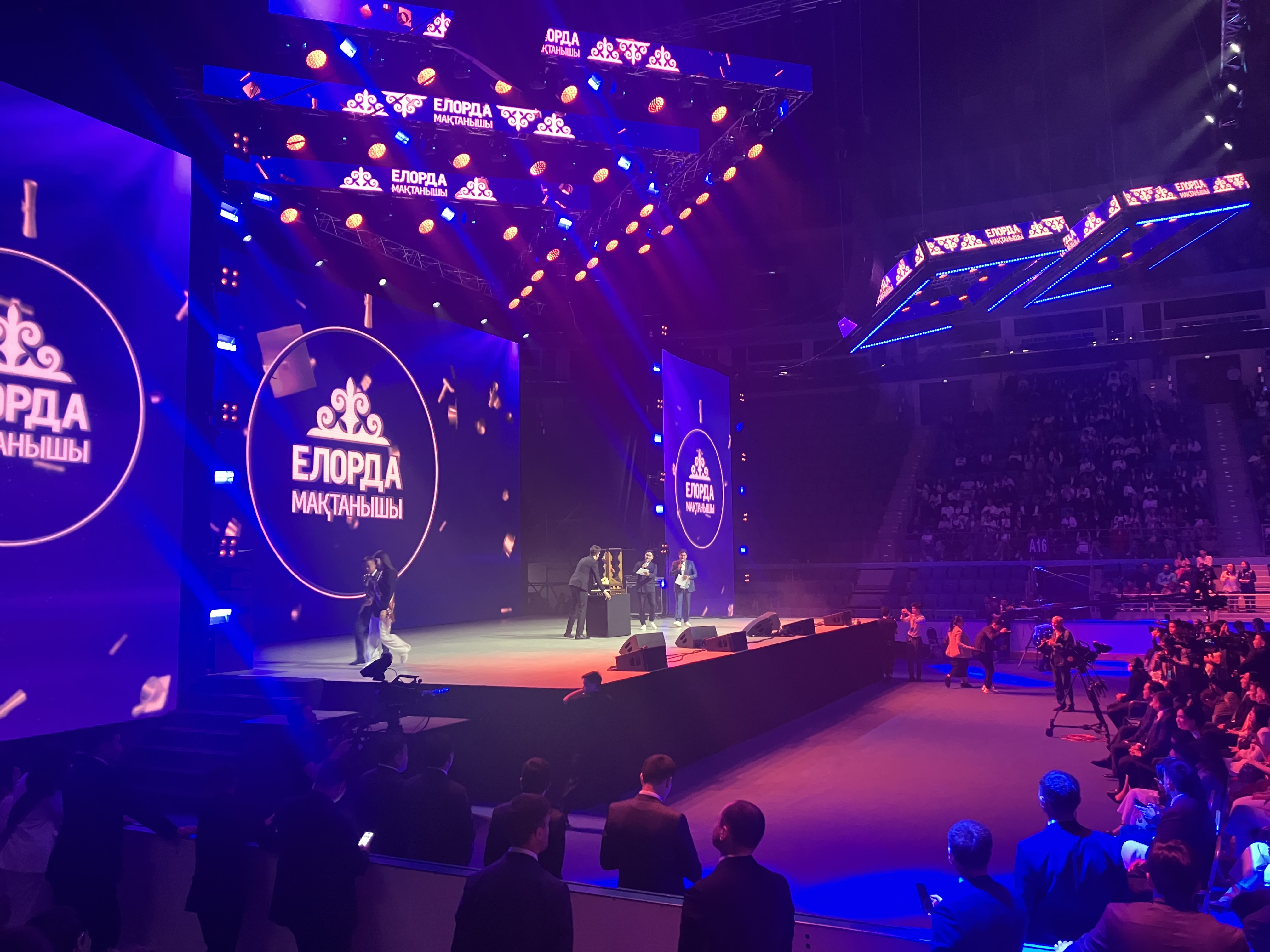 استانادا «ەلوردا ماقتانىشى» مەكتەپ ءبىتىرۋ كەشى ءوتتى