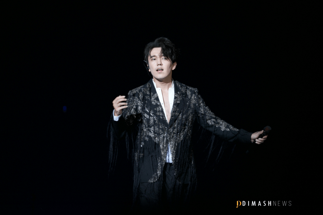 ديماش قۇدايبەرگەن جەتى تىلدە ءان سالدى