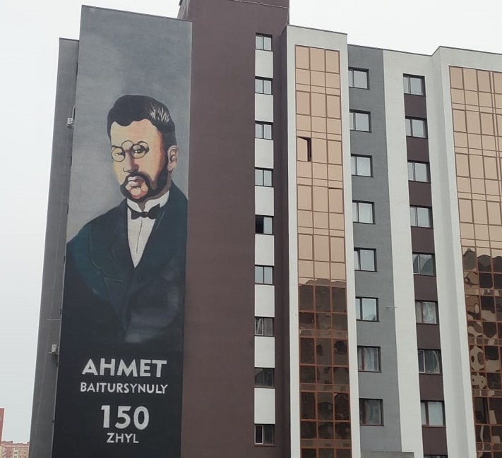 ۇلت ۇستازىن قالاي ارداقتاپ ءجۇرمىز؟