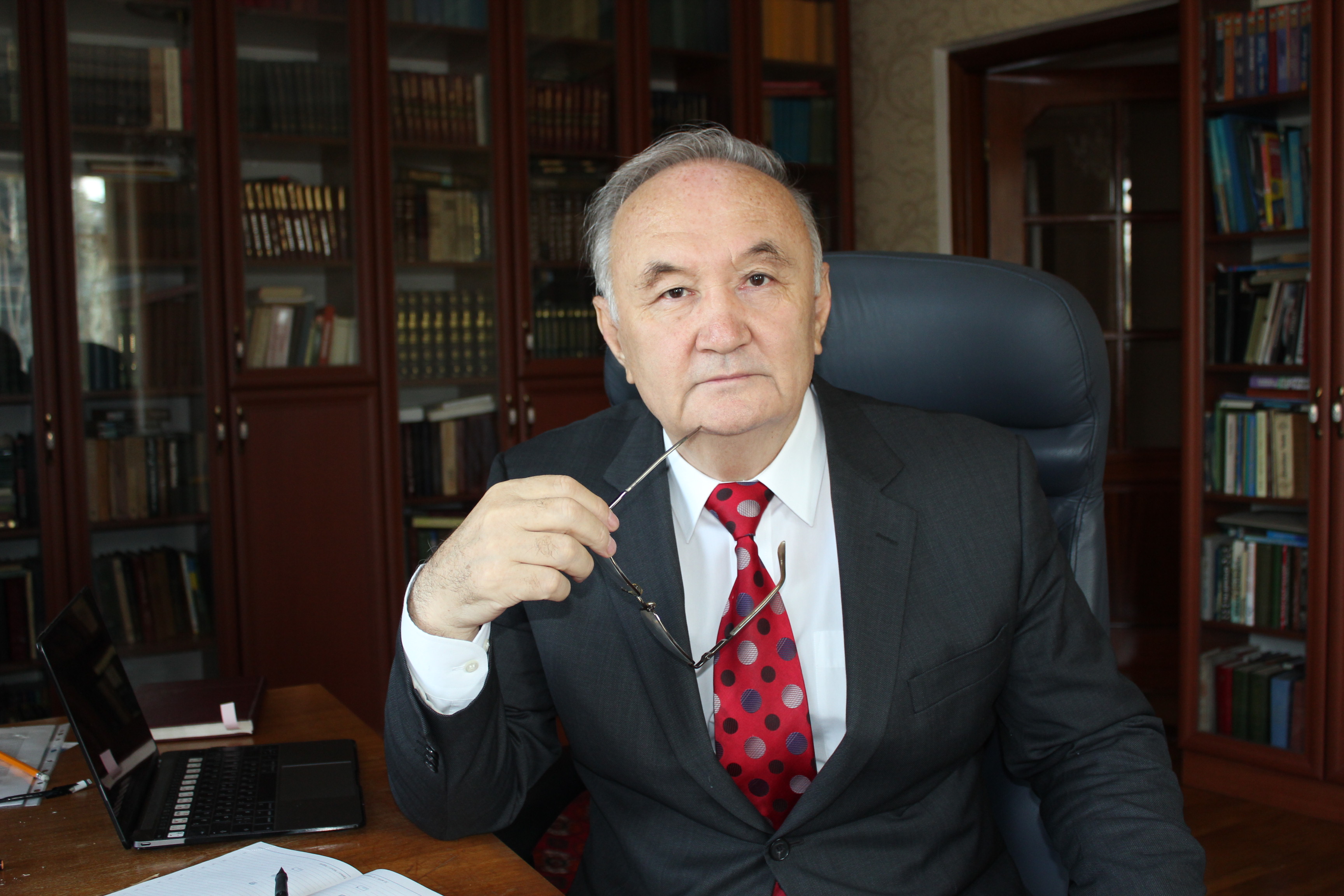 «ياسا­ۋي يسلام ءدىنىن قازاقتىڭ مەنتاليتەتىنە ىڭ­عايلاعان ادام». ە. راۋشانوۆتىڭ ەستەلىگىنەن