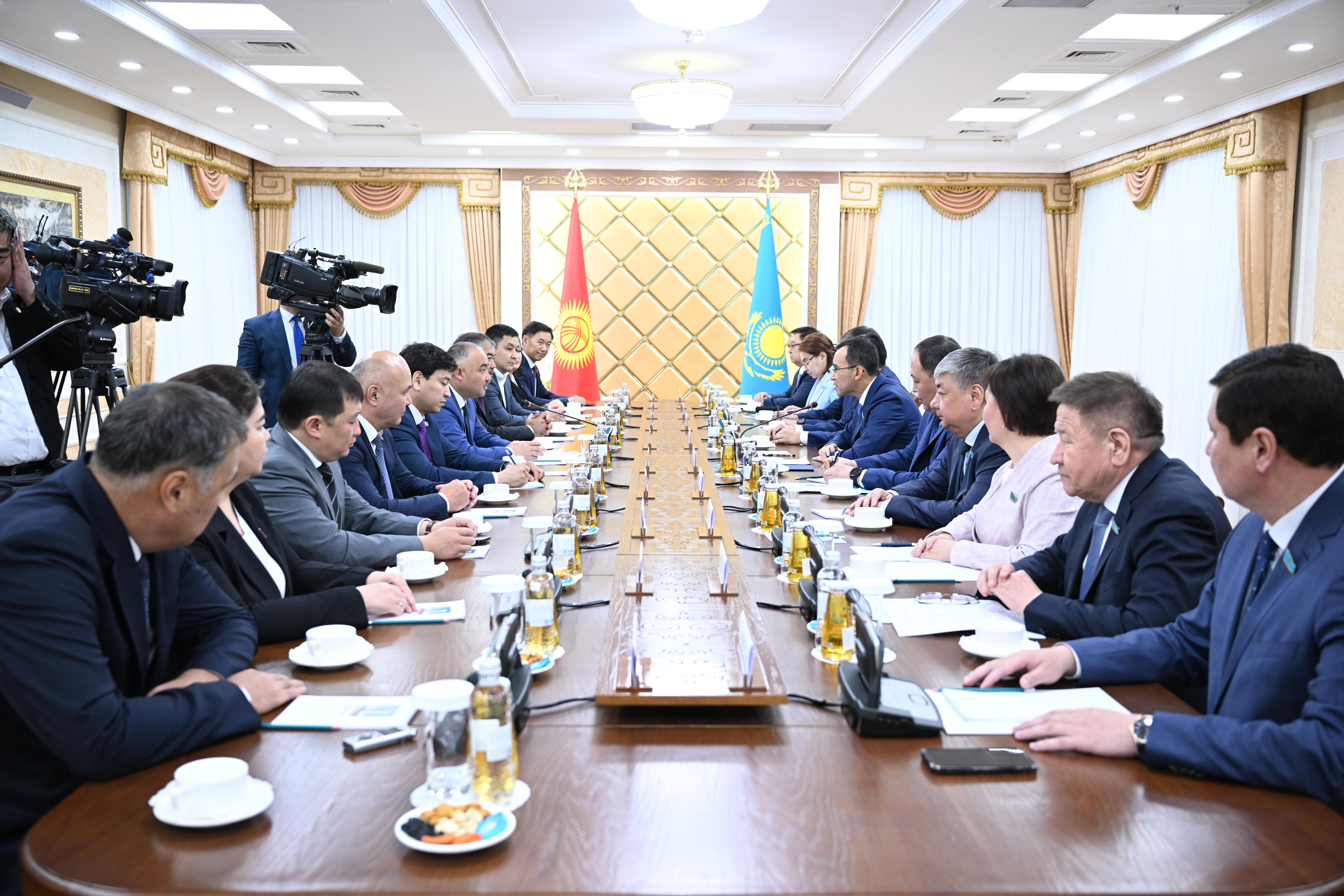 قازاقستان – قىرعىزستان: پارلامەنتارالىق بايلانىس