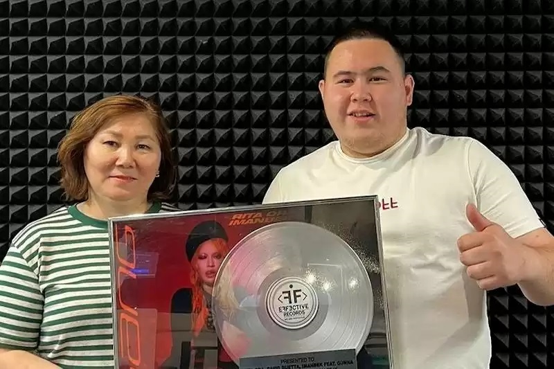 پلاتينالى ديسكىنى مۋزەيگە تاپسىردى