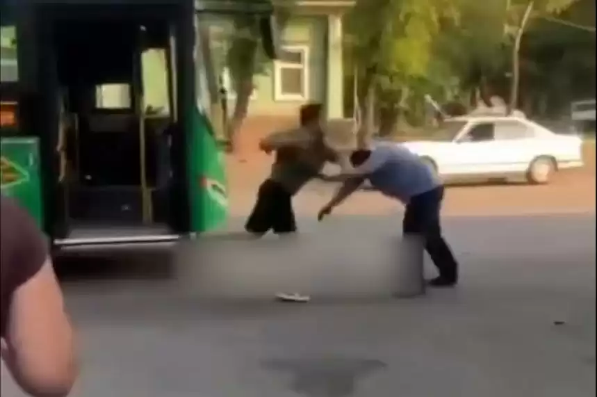 الماتىدا اۆتوبۋس جۇرگىزۋشىسى جولاۋشىمەن توبەلەستى