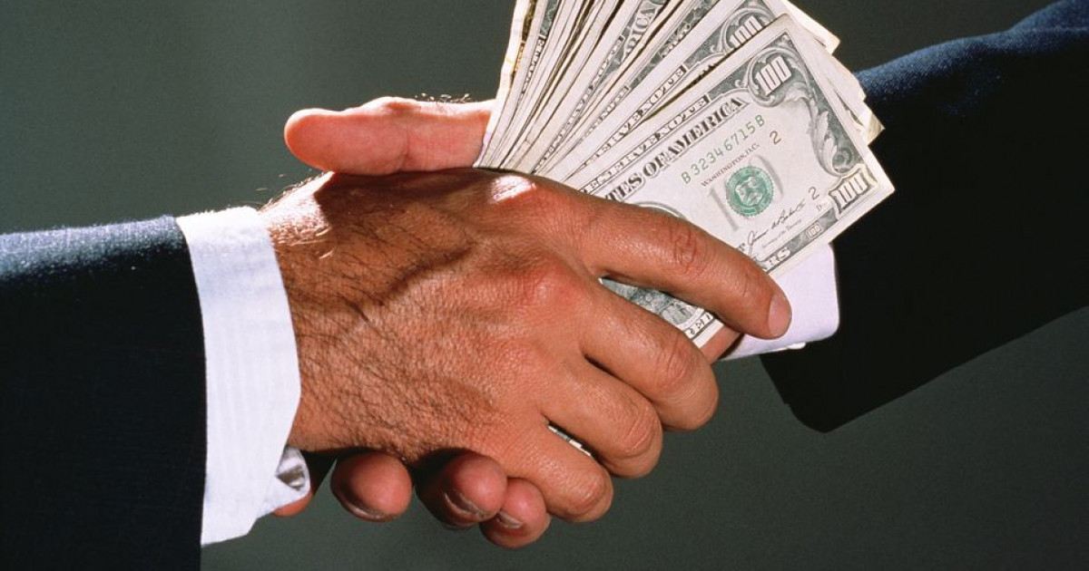 الماتىدا 45 ملن تەڭگە سوماسىندا پارا العان شەنەۋنىك قاماۋعا الىندى