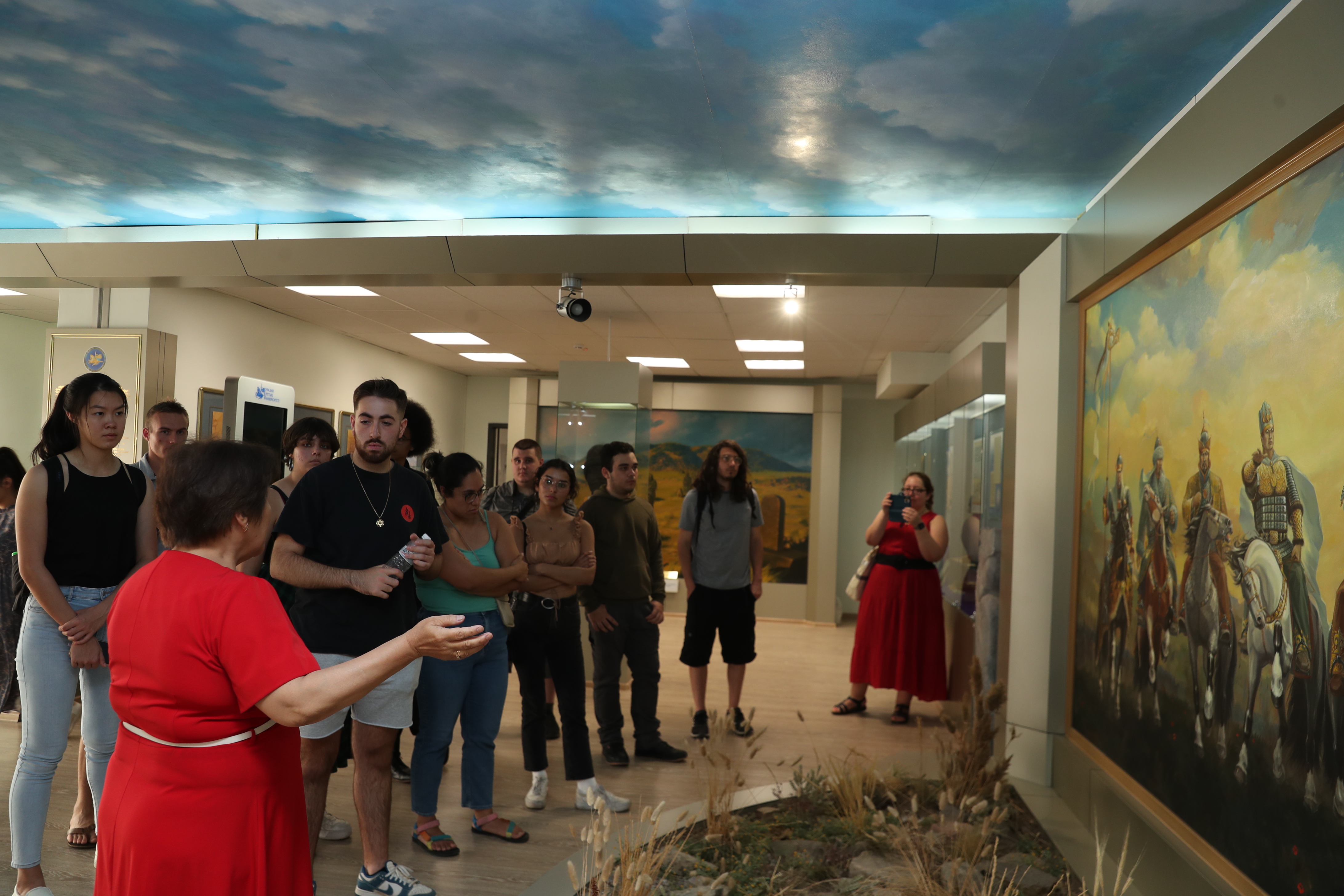 اقش-تان كەلىپ وقىپ ءجۇر