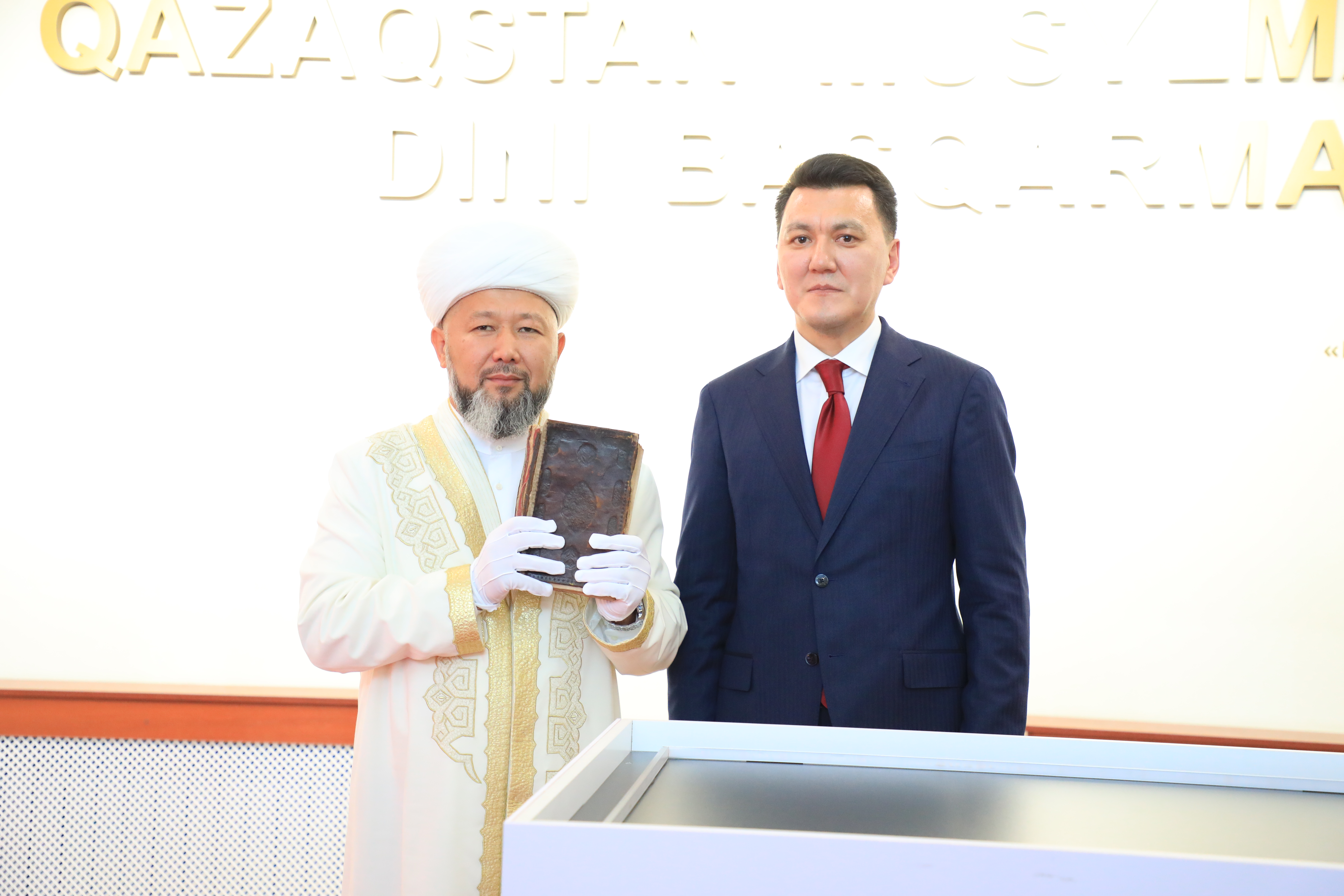 كەنەسارى حاننىڭ قۇرانى قازاقستان مۇسىلماندارى ءدىني باسقارماسىنا تابىستالدى