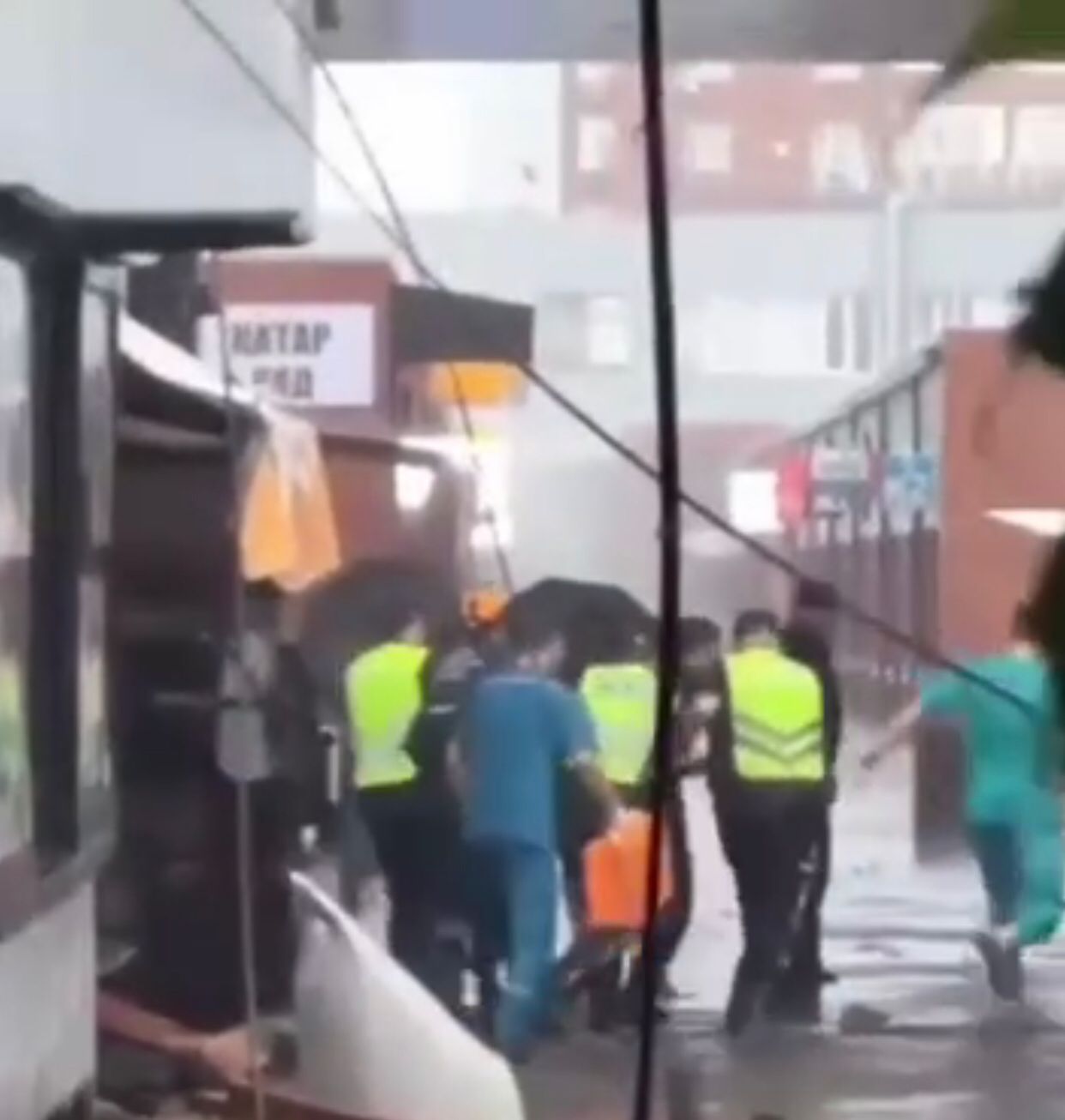 پاۆلودارلىق پوليتسەيلەر ءۇيىندى استىندا قالعان ادامدى قۇتقاردى