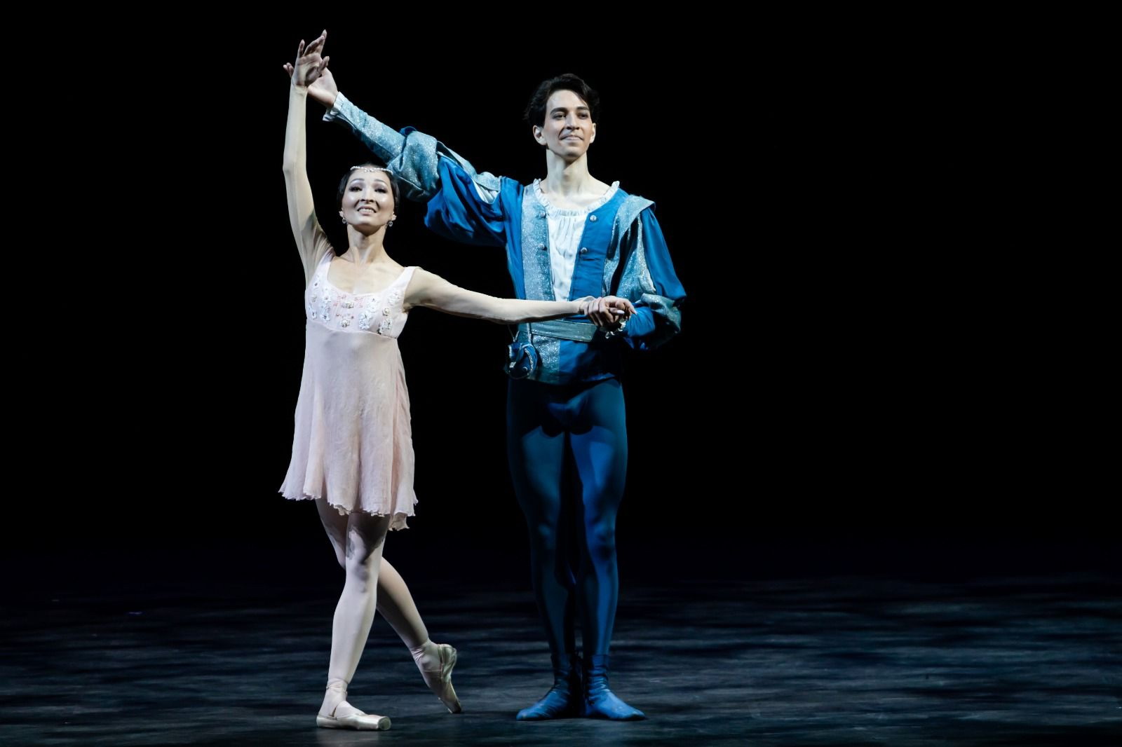 دارا بيشىلەرىمىز – ۇلكەن تەاتردا